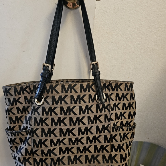 Michael Kors Black and Tan Tote Bag - Picture 6 of 11